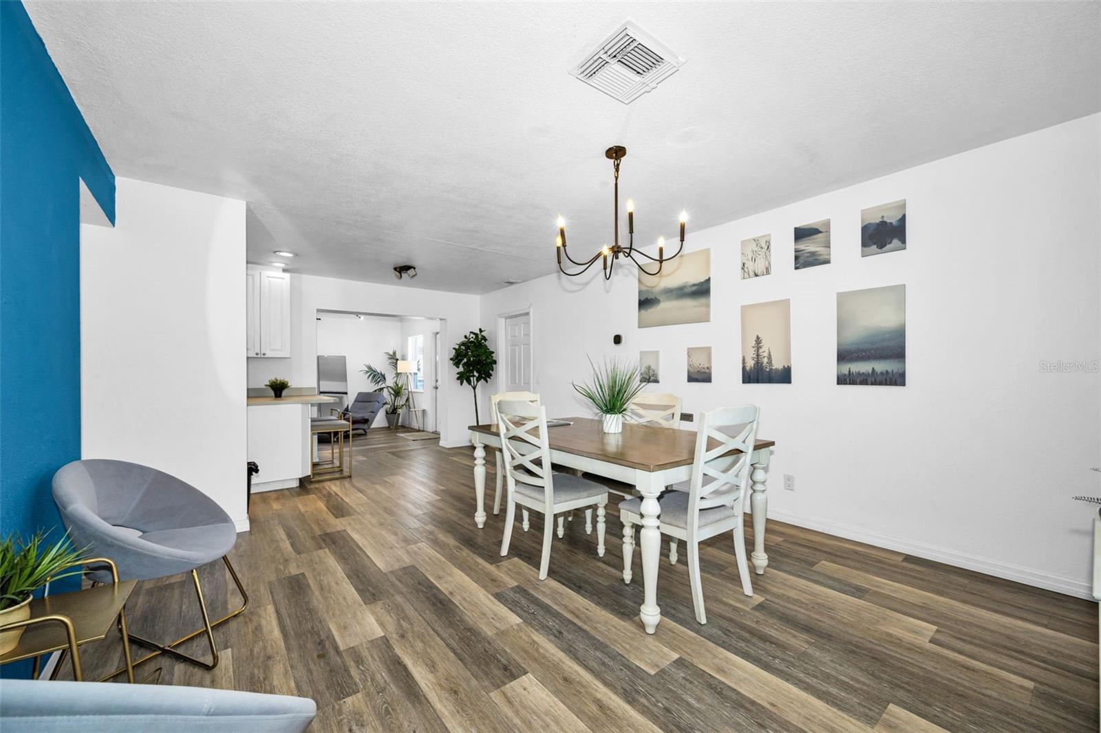 Image 5 of 52 For 1349 Regina Drive W