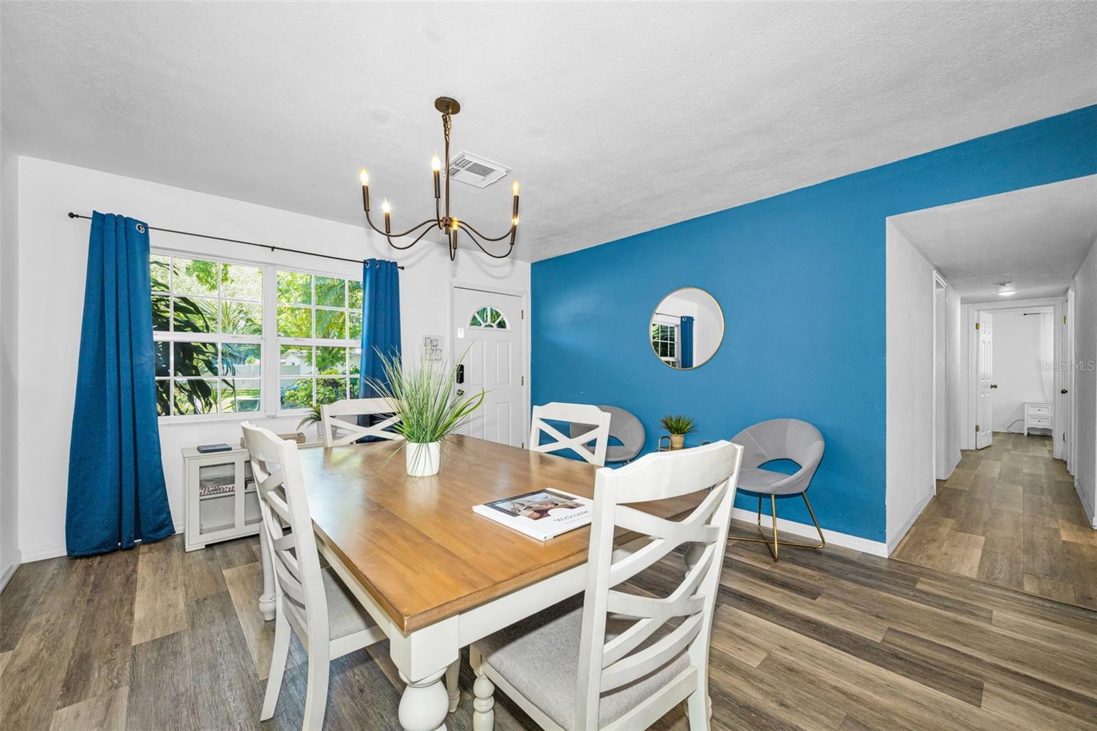 Image 6 of 52 For 1349 Regina Drive W