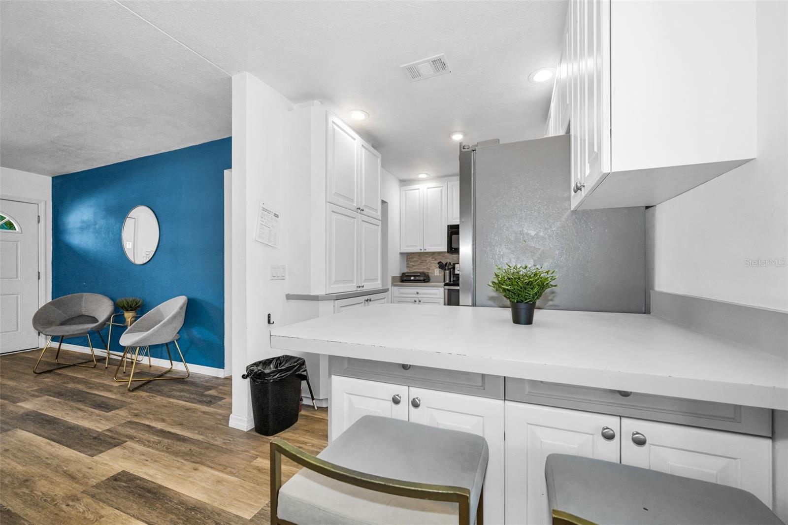 Image 8 of 52 For 1349 Regina Drive W