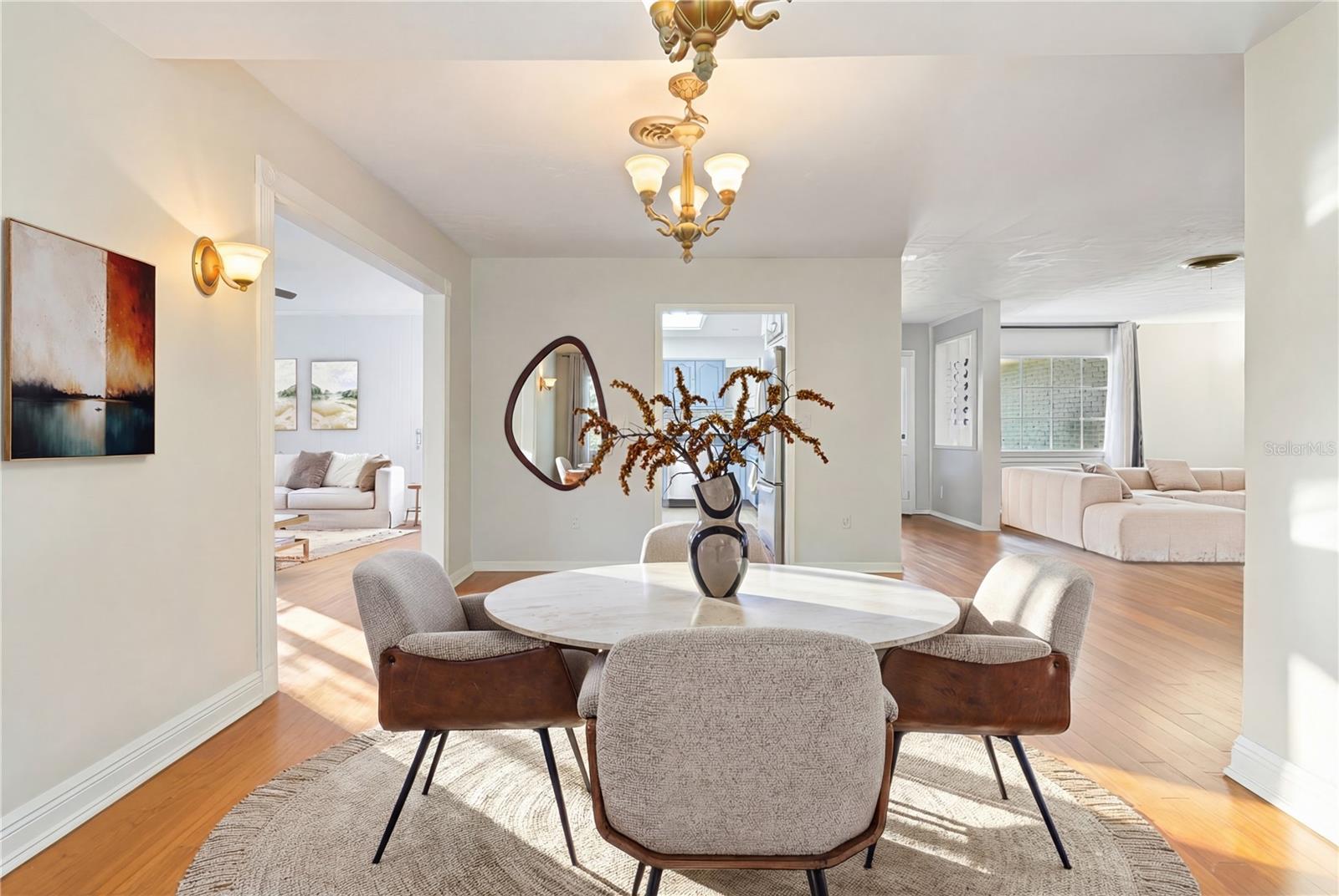 Listing photo id 8 for 2102 Kyra Drive