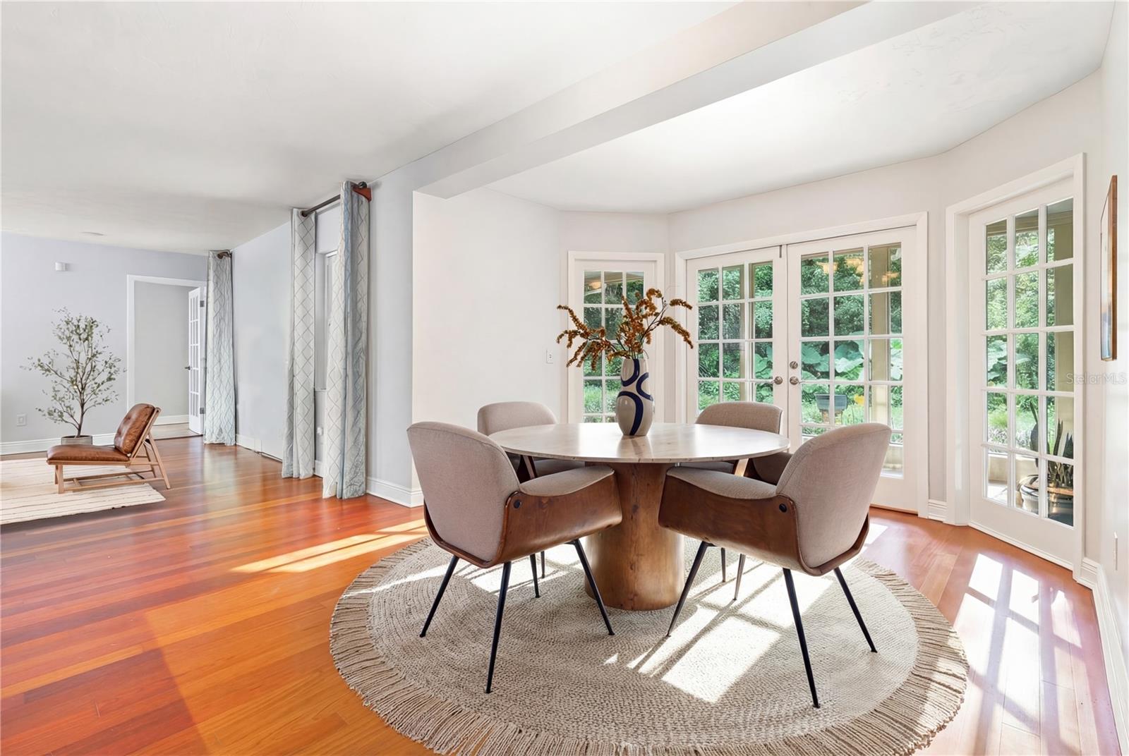 Listing photo id 9 for 2102 Kyra Drive