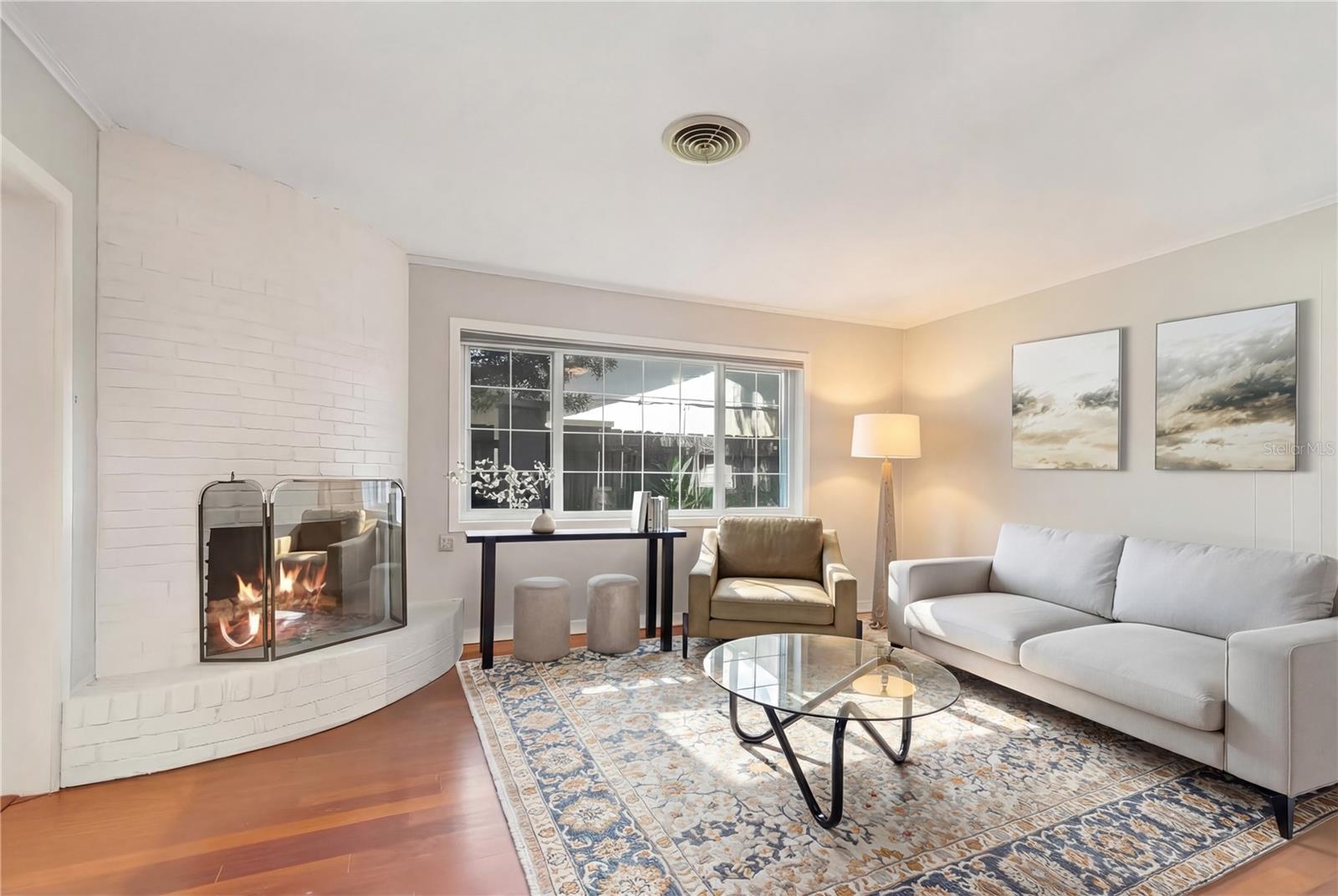 Listing photo id 10 for 2102 Kyra Drive