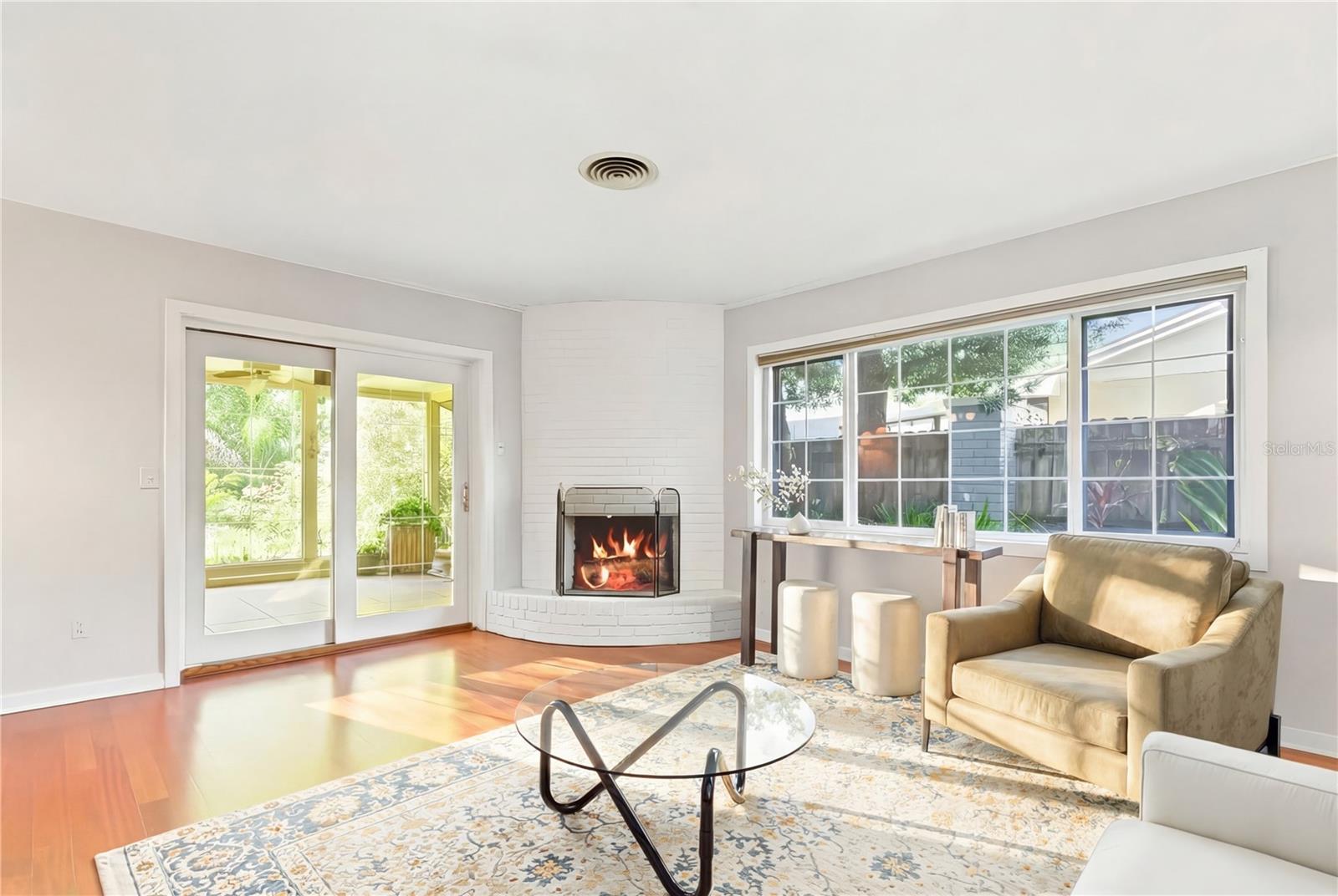 Listing photo id 11 for 2102 Kyra Drive