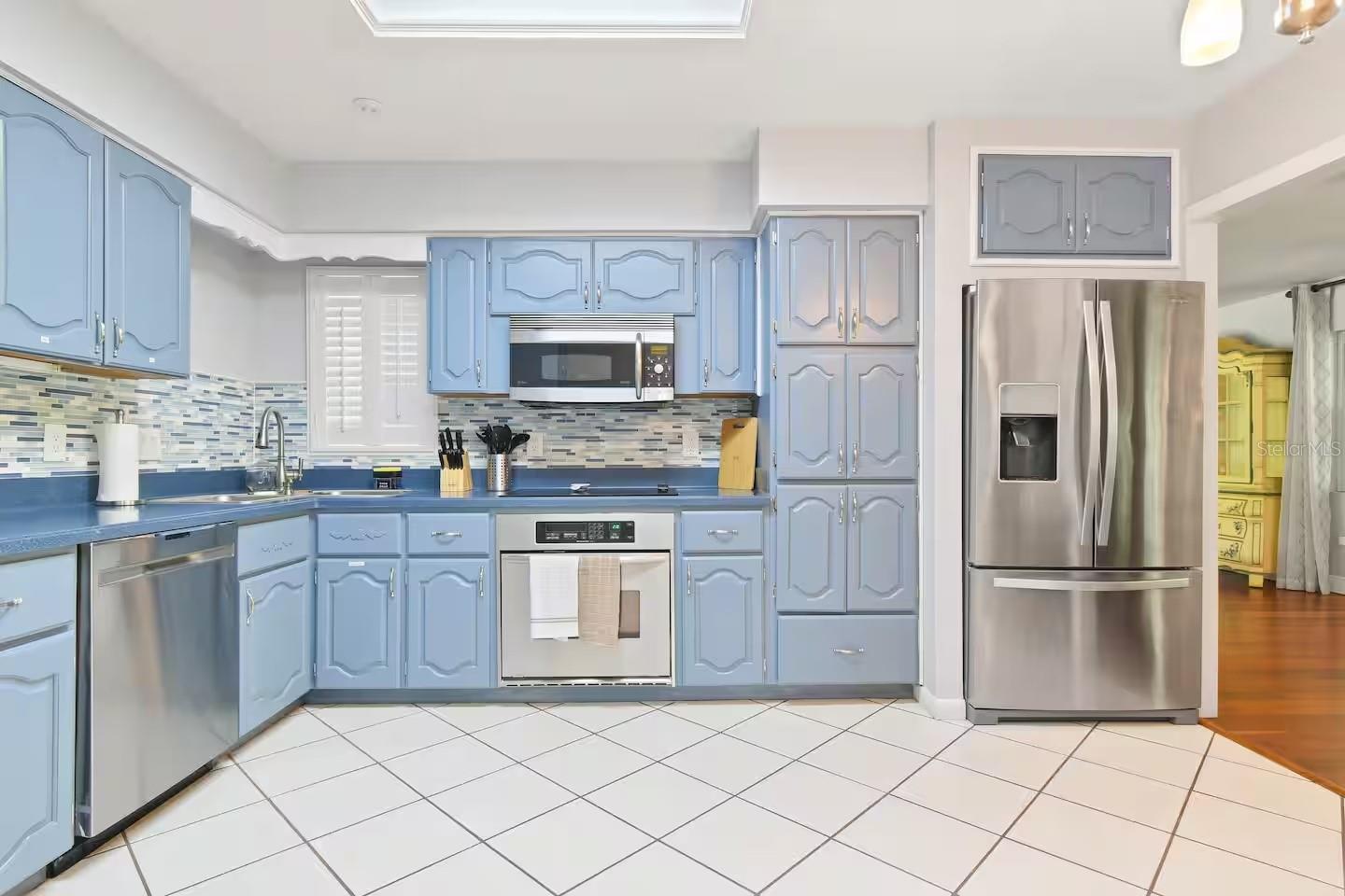 Listing photo id 14 for 2102 Kyra Drive