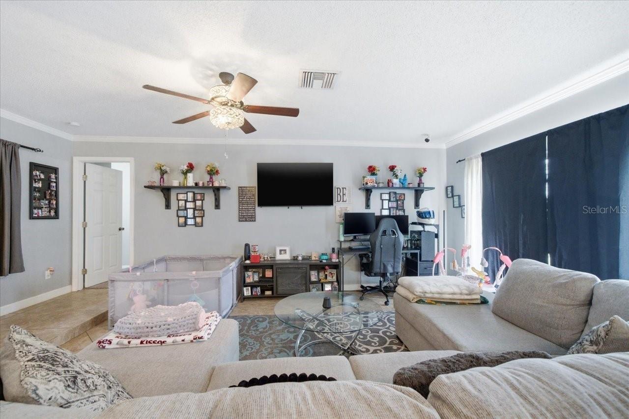 Image 12 of 43 For 4464 Bromley Avenue