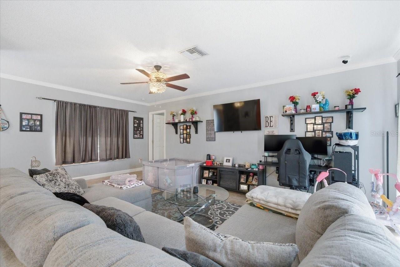 Image 13 of 43 For 4464 Bromley Avenue