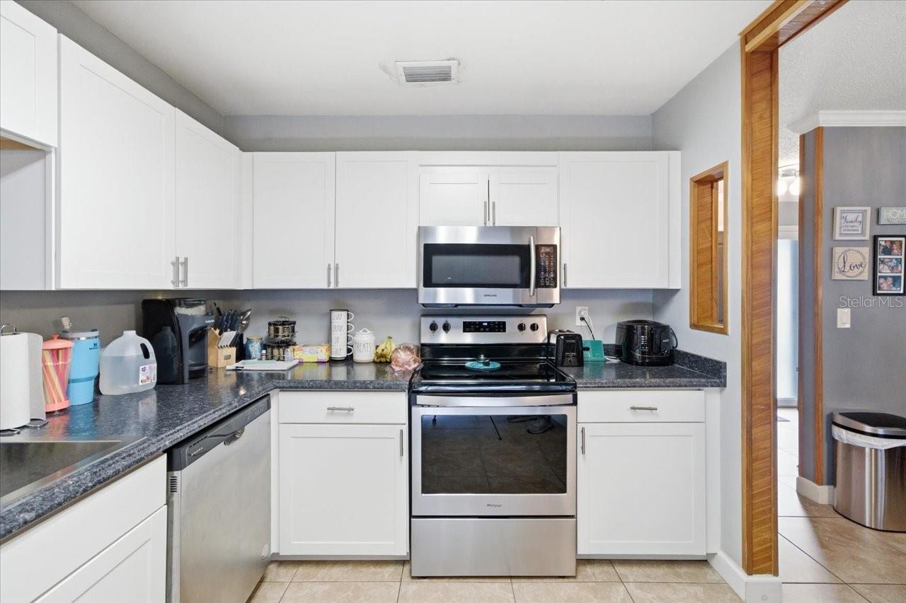 Image 19 of 43 For 4464 Bromley Avenue