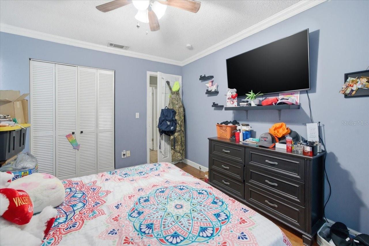 Image 36 of 43 For 4464 Bromley Avenue