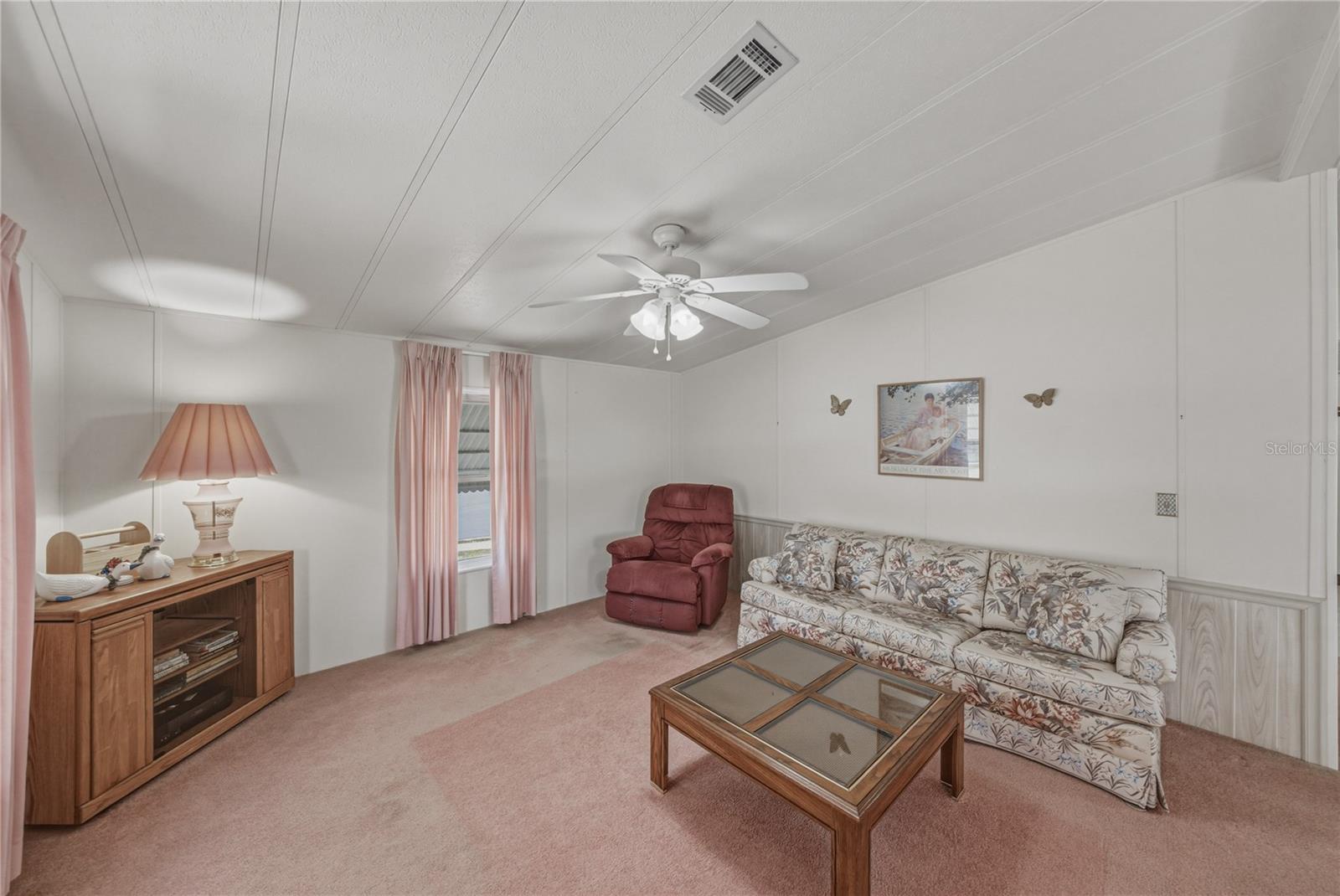 Listing photo id 9 for 5556 Riviera Drive