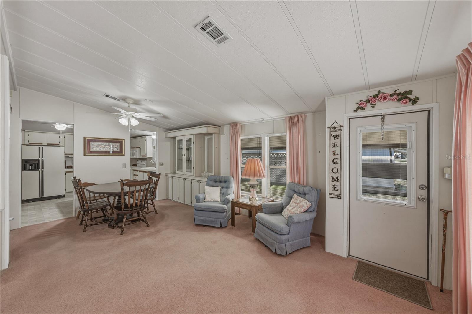 Listing photo id 10 for 5556 Riviera Drive