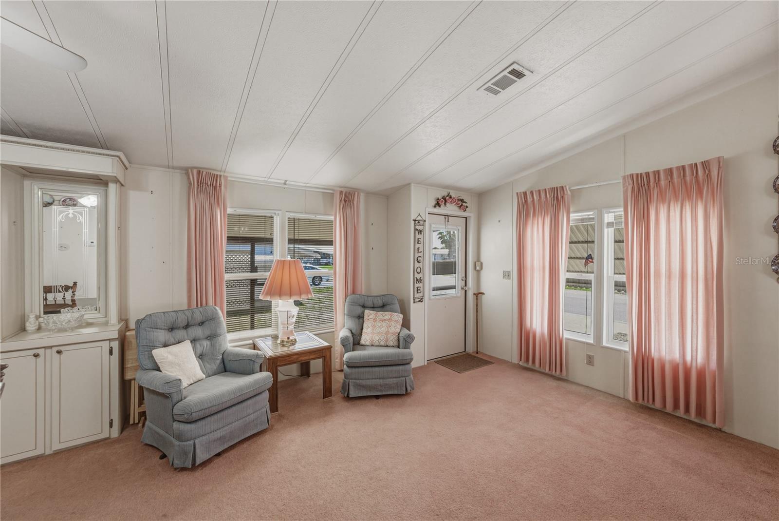 Listing photo id 11 for 5556 Riviera Drive