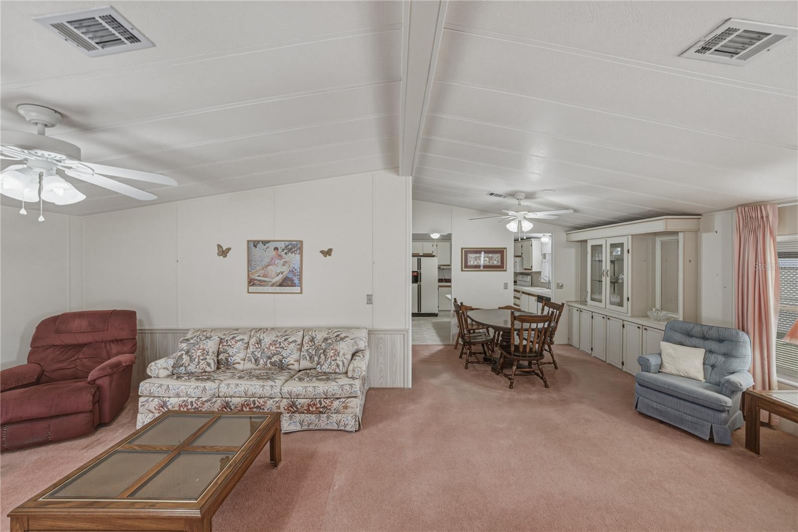 Listing photo id 12 for 5556 Riviera Drive