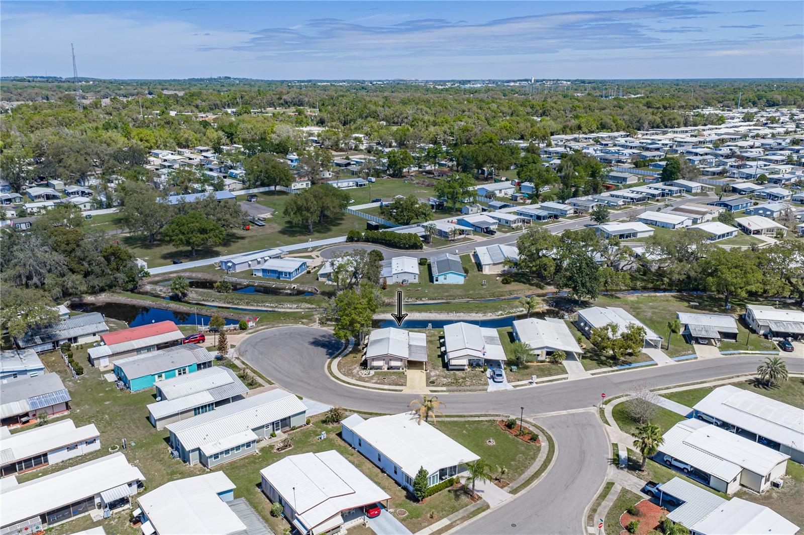 Listing photo id 0 for 5556 Riviera Drive