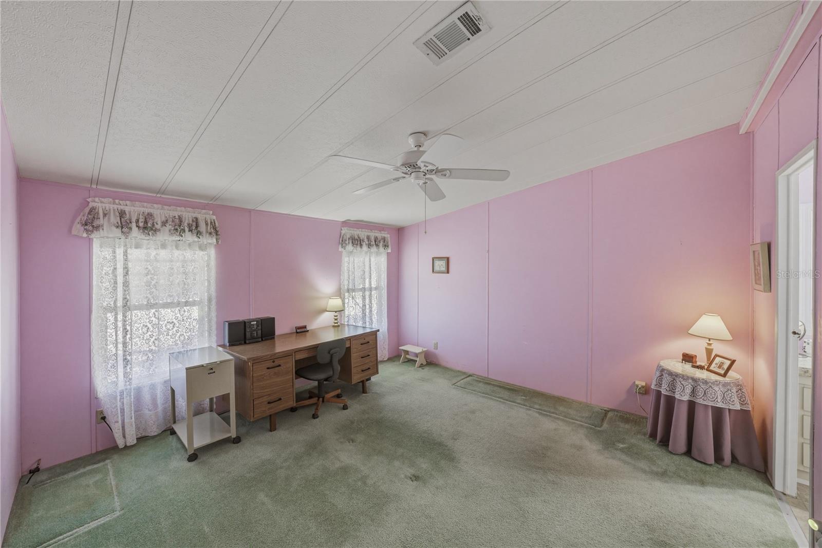 Listing photo id 22 for 5556 Riviera Drive