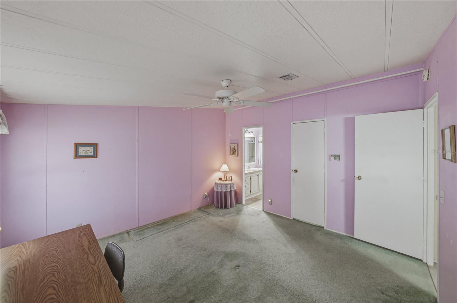 Listing photo id 23 for 5556 Riviera Drive