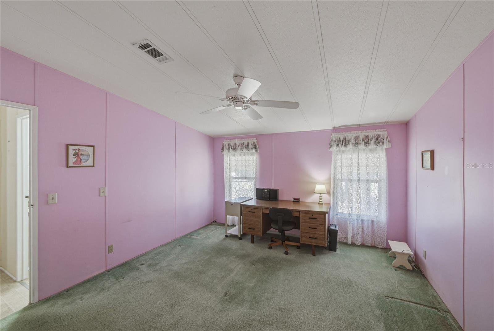 Listing photo id 25 for 5556 Riviera Drive