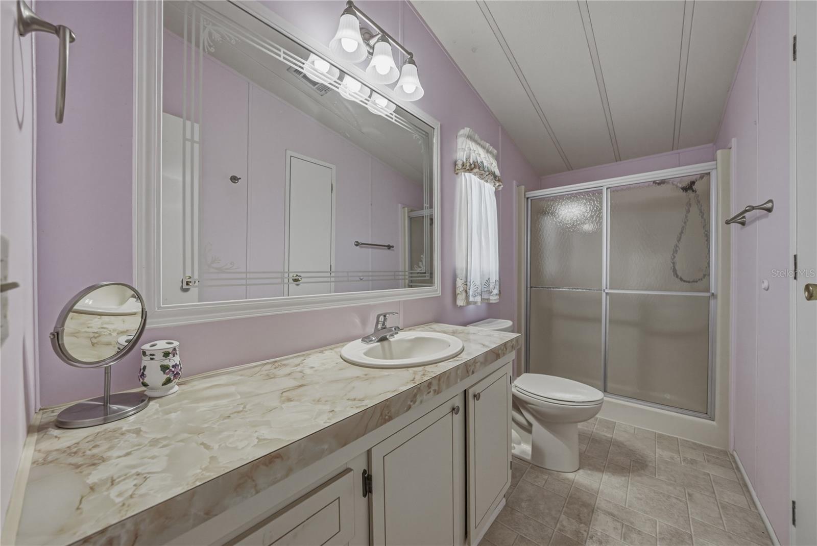 Listing photo id 26 for 5556 Riviera Drive