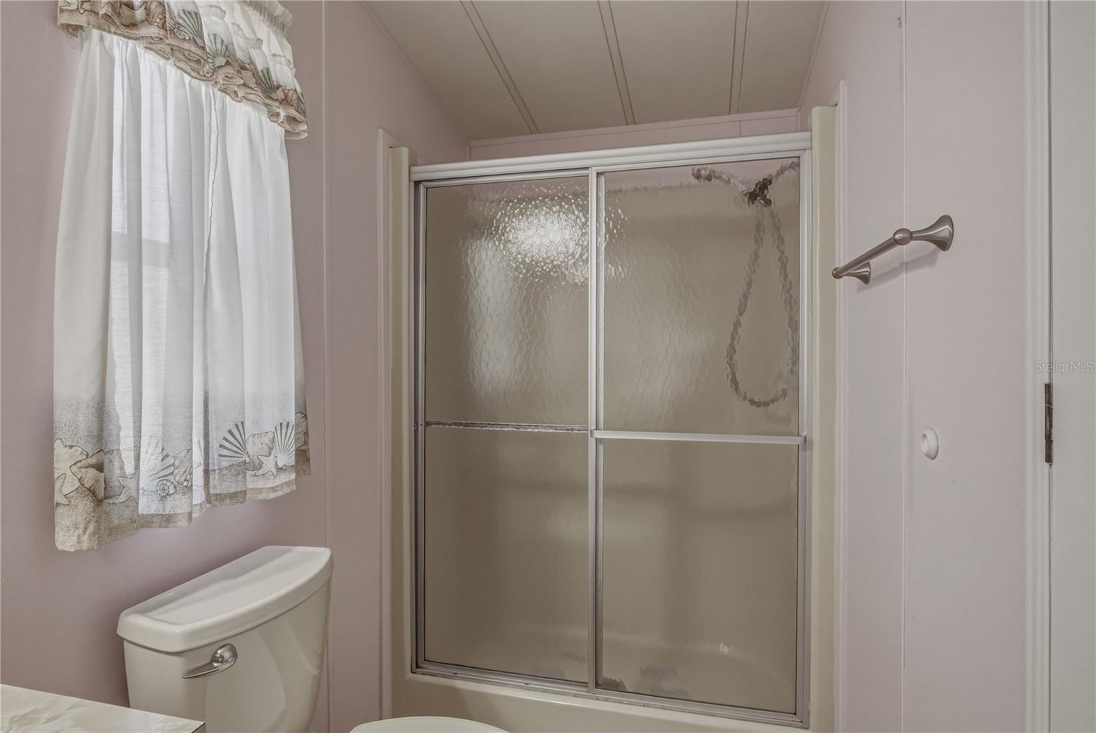 Listing photo id 27 for 5556 Riviera Drive