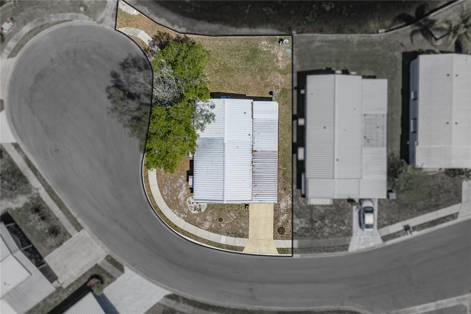 Listing photo id 1 for 5556 Riviera Drive