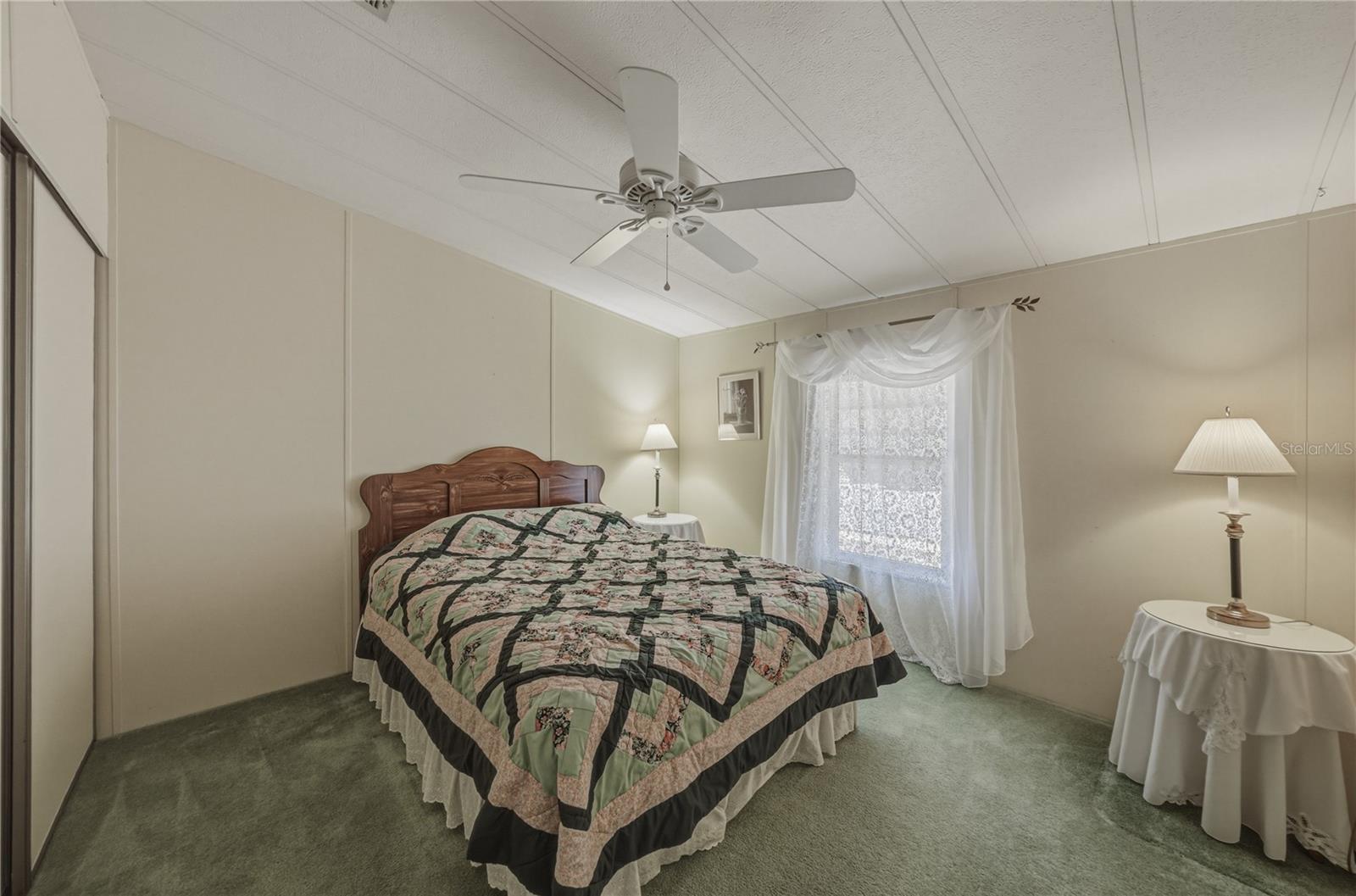 Listing photo id 28 for 5556 Riviera Drive