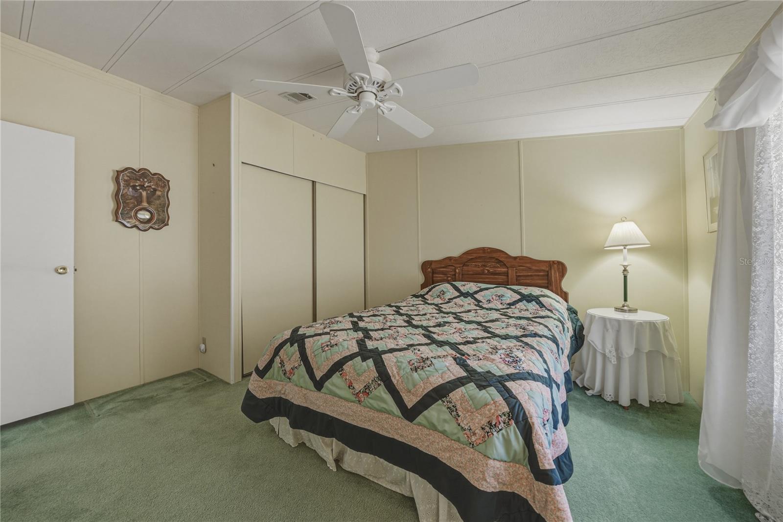 Listing photo id 29 for 5556 Riviera Drive