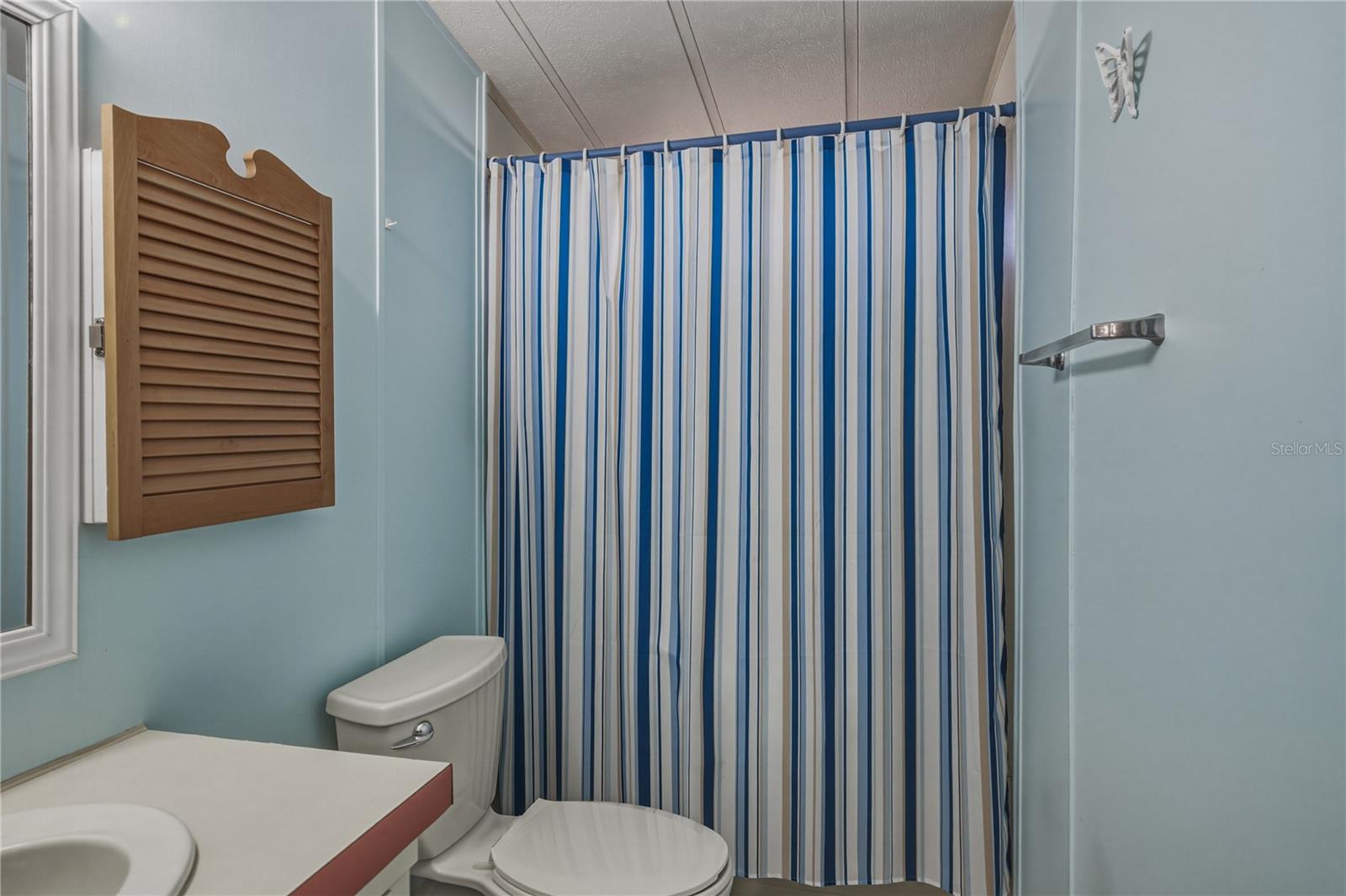 Listing photo id 31 for 5556 Riviera Drive