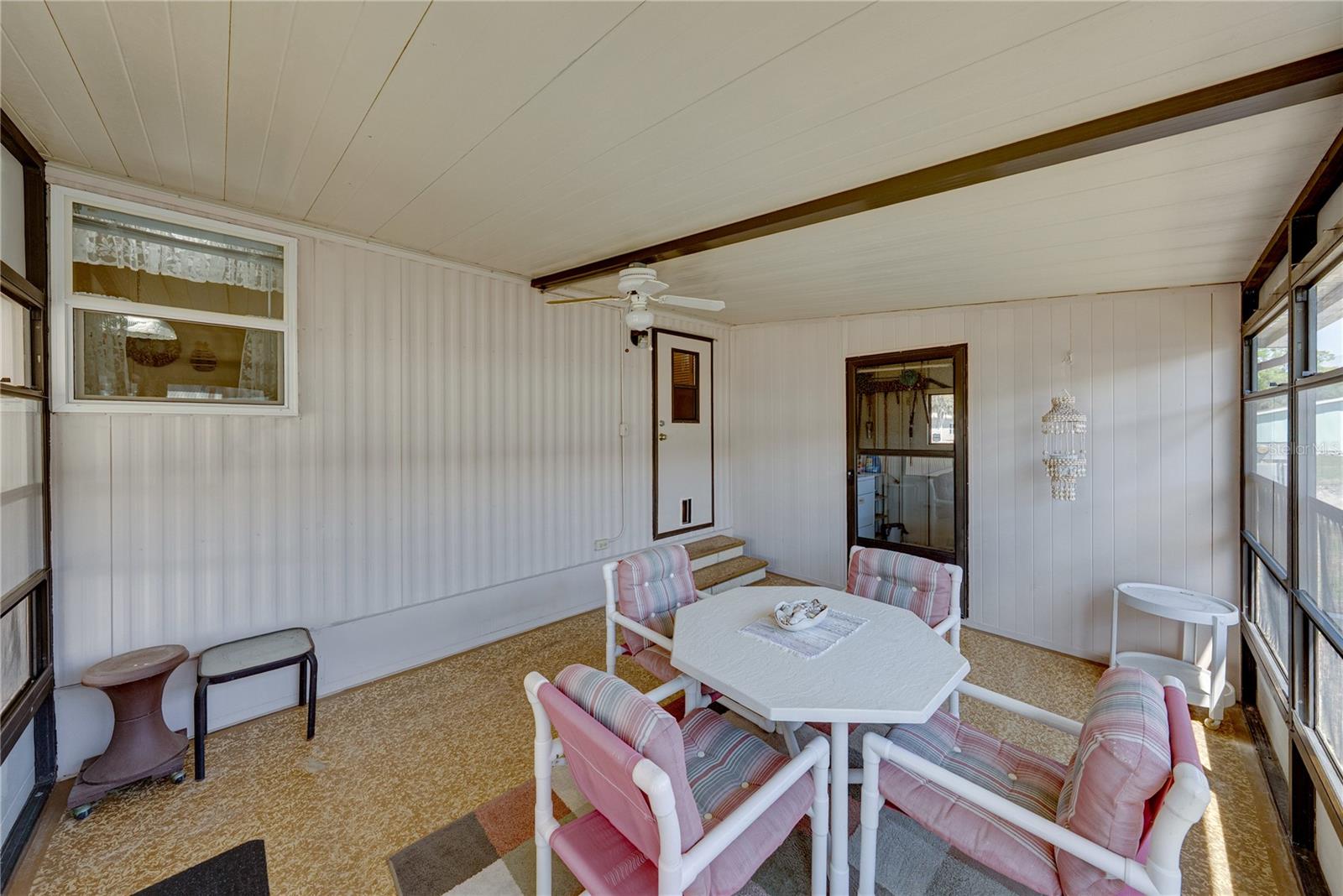 Listing photo id 33 for 5556 Riviera Drive