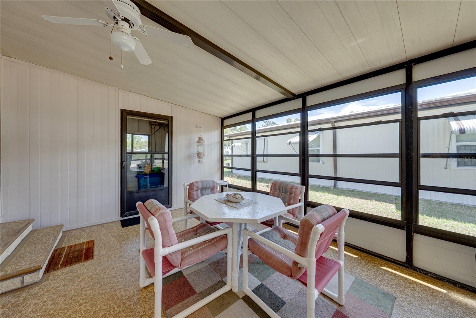 Listing photo id 34 for 5556 Riviera Drive