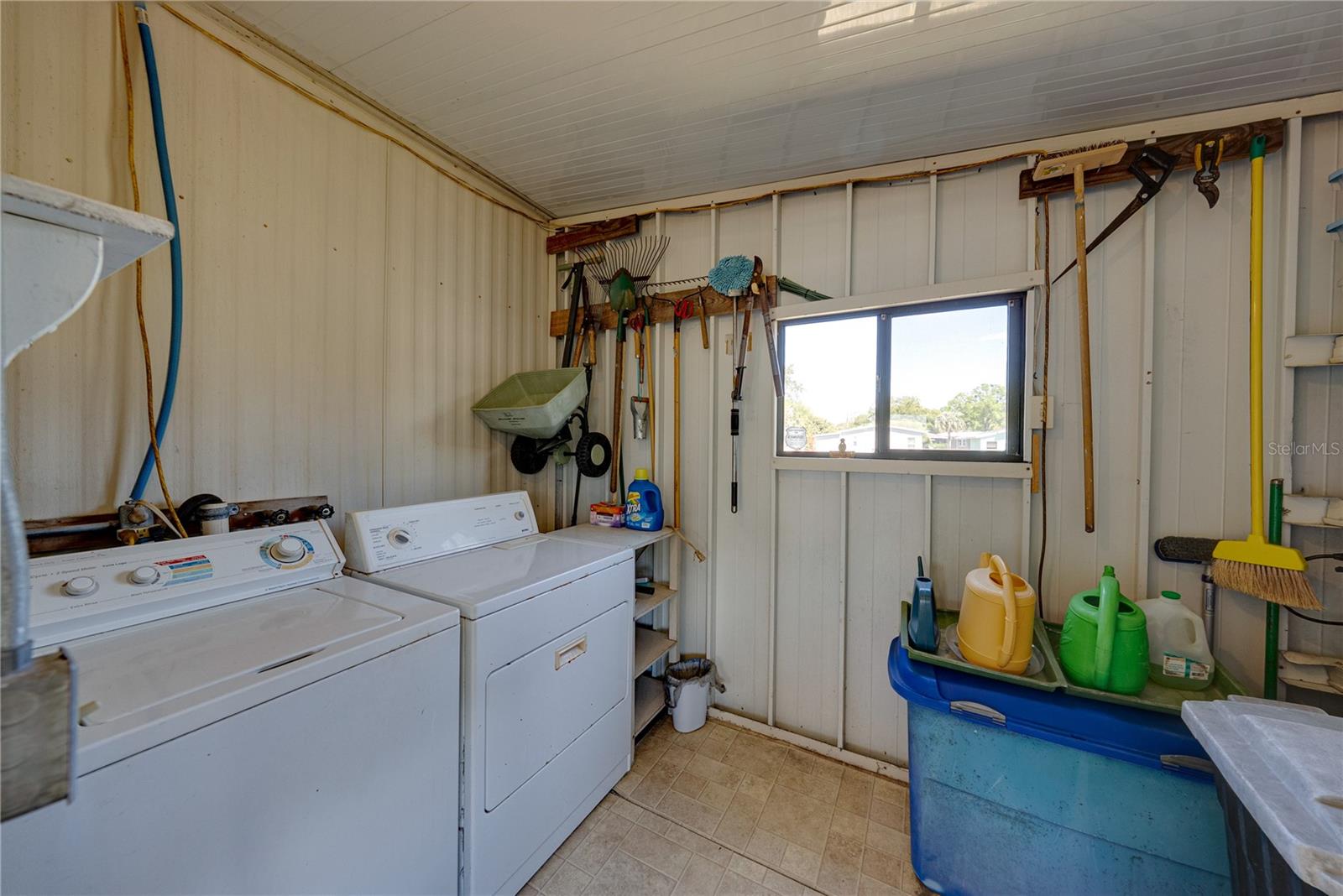 Listing photo id 36 for 5556 Riviera Drive