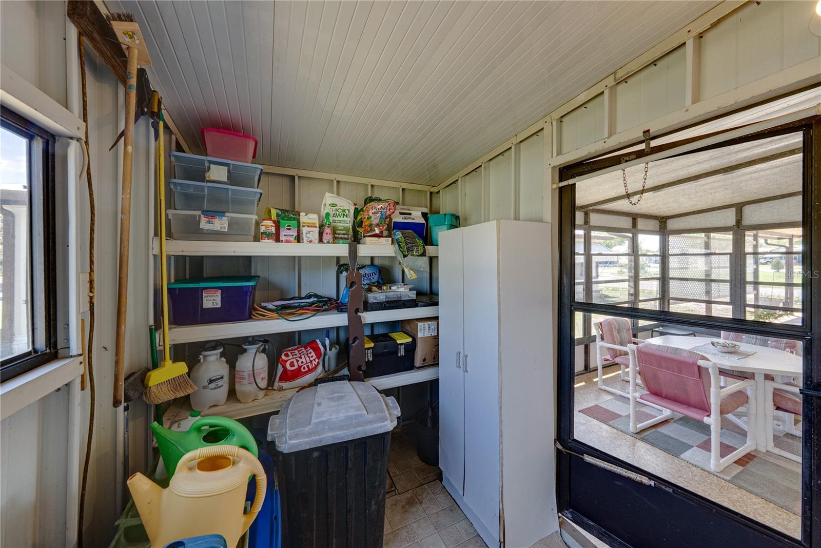 Listing photo id 37 for 5556 Riviera Drive