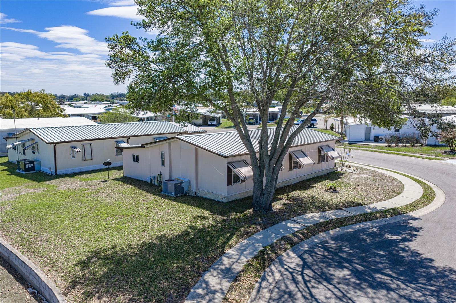 Listing photo id 38 for 5556 Riviera Drive