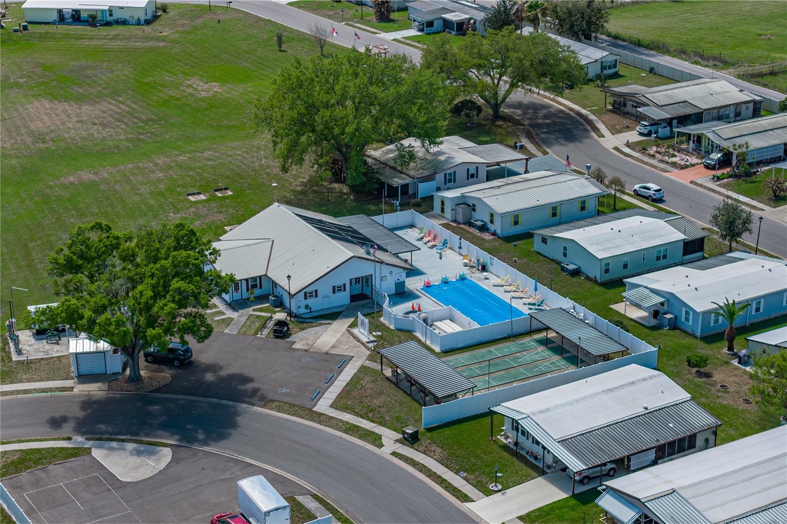 Listing photo id 39 for 5556 Riviera Drive