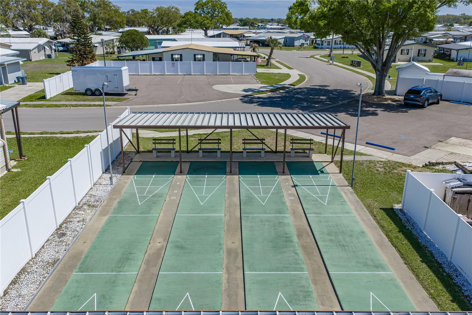 Listing photo id 42 for 5556 Riviera Drive