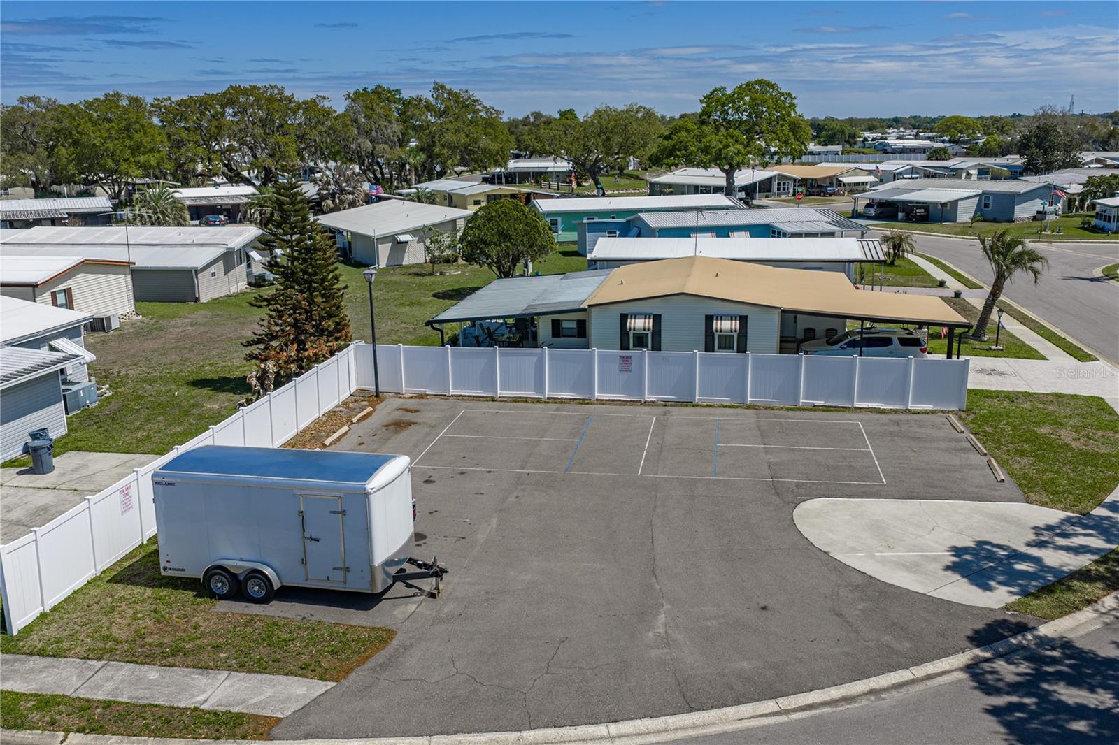 Listing photo id 43 for 5556 Riviera Drive