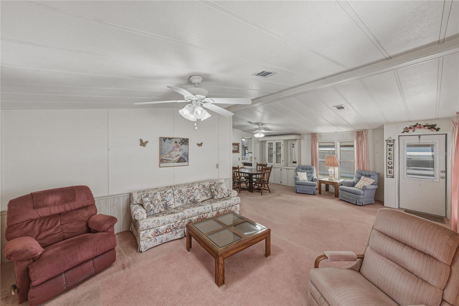 Listing photo id 6 for 5556 Riviera Drive