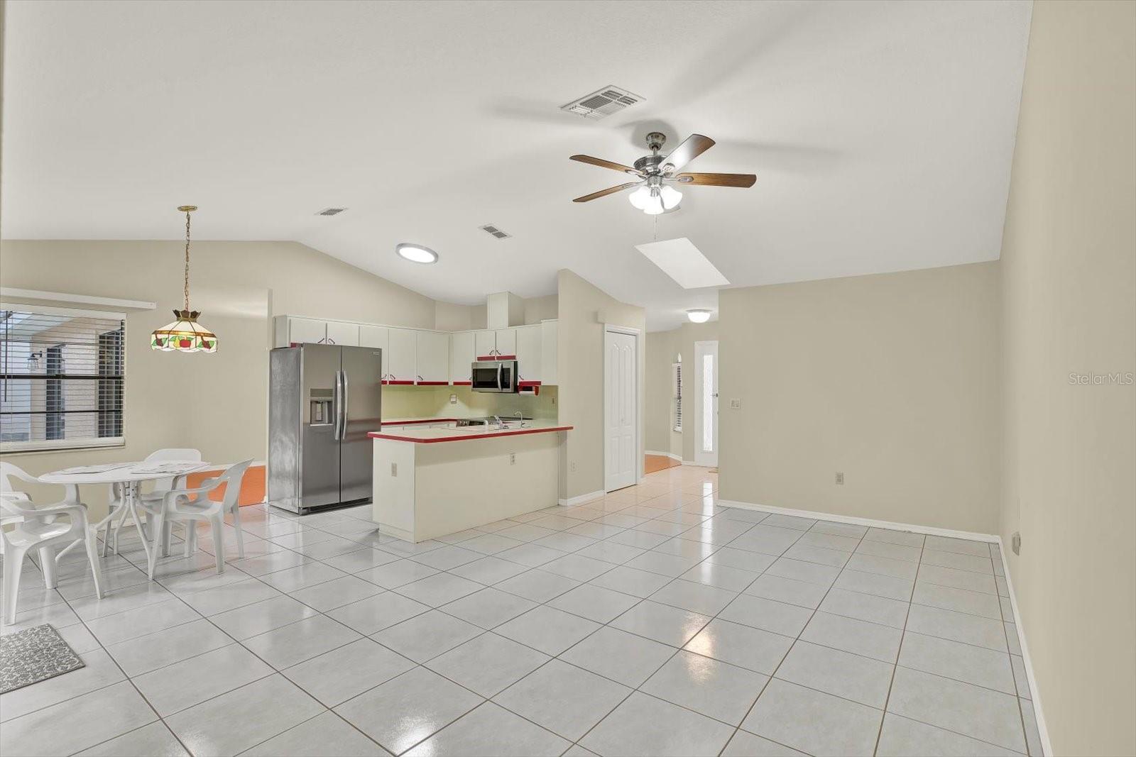 Listing photo id 8 for 1503 Overland Drive