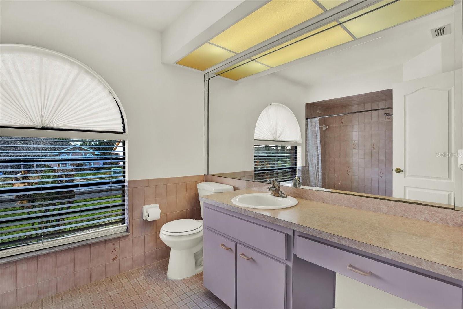 Listing photo id 11 for 1503 Overland Drive