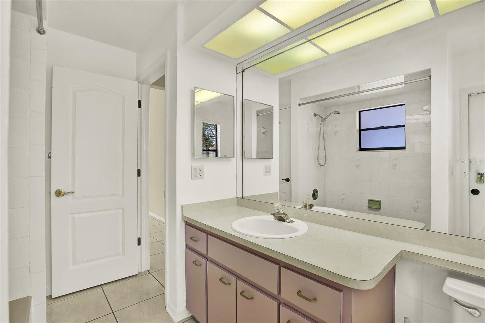 Listing photo id 13 for 1503 Overland Drive