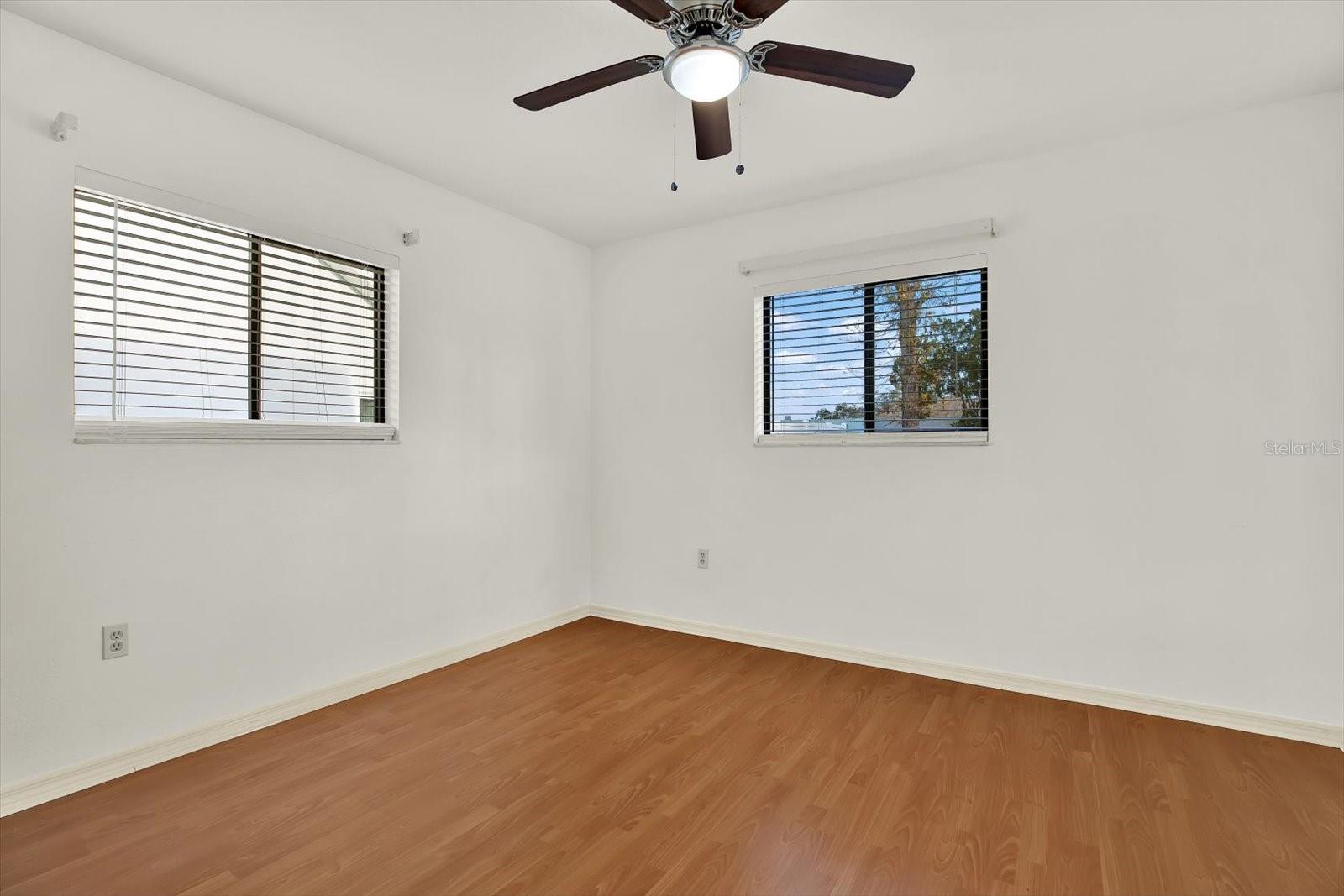 Listing photo id 14 for 1503 Overland Drive