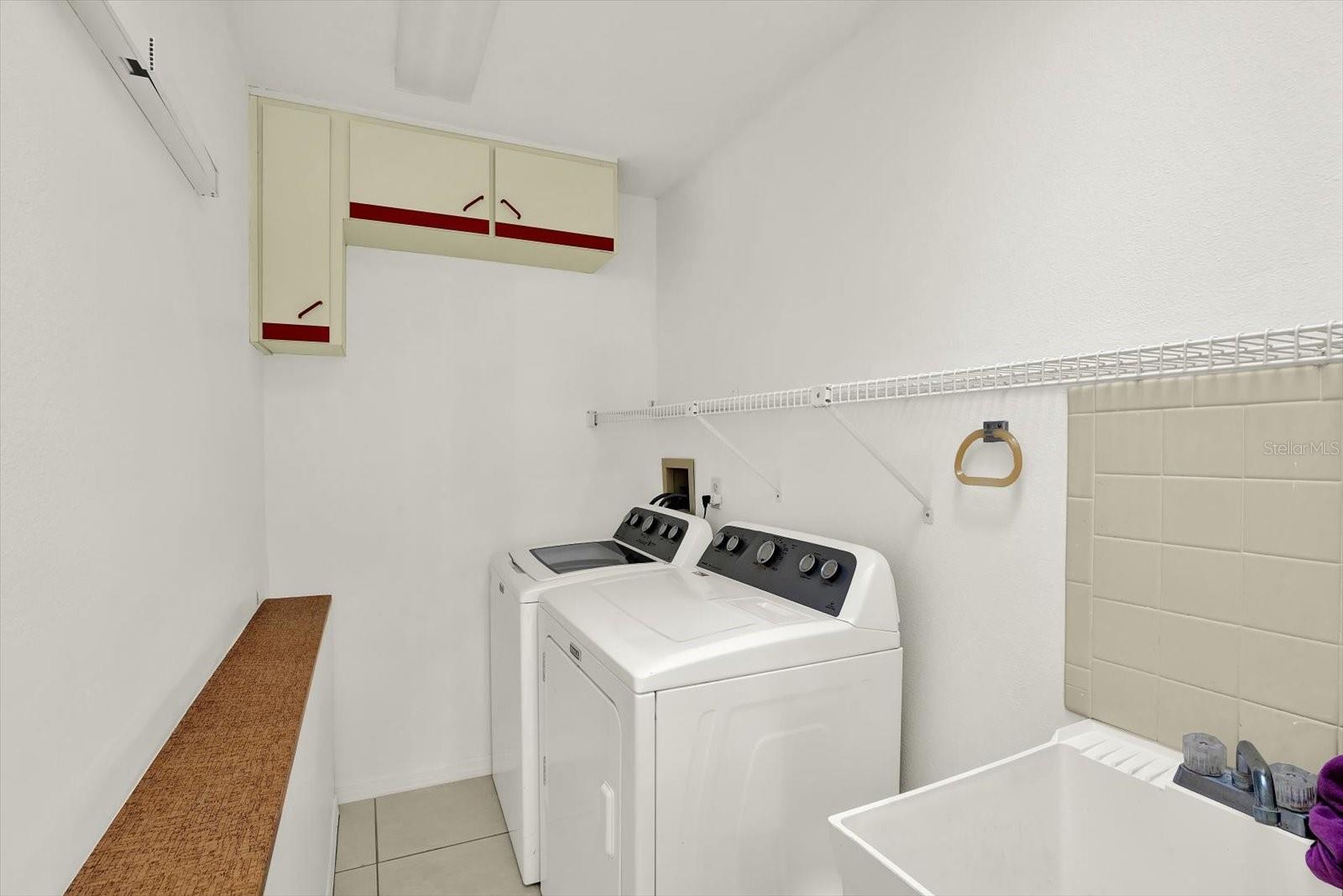 Listing photo id 15 for 1503 Overland Drive