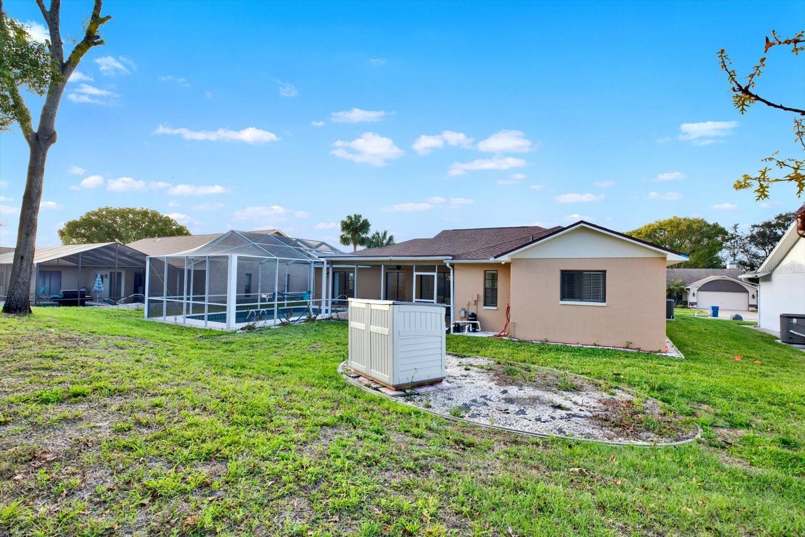 Listing photo id 16 for 1503 Overland Drive