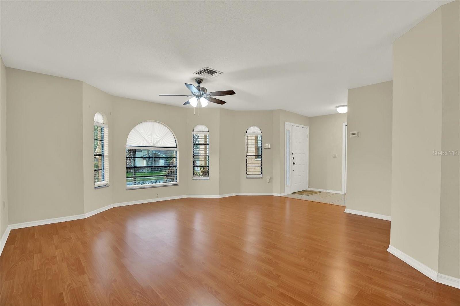 Listing photo id 3 for 1503 Overland Drive