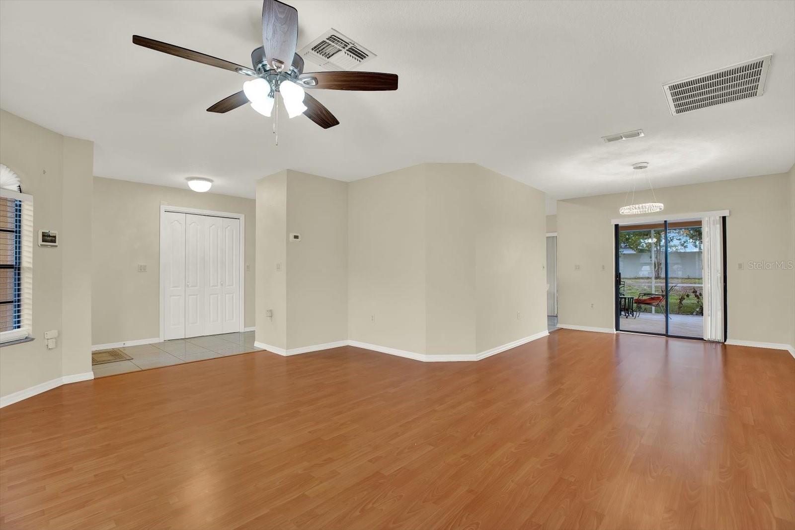 Listing photo id 4 for 1503 Overland Drive