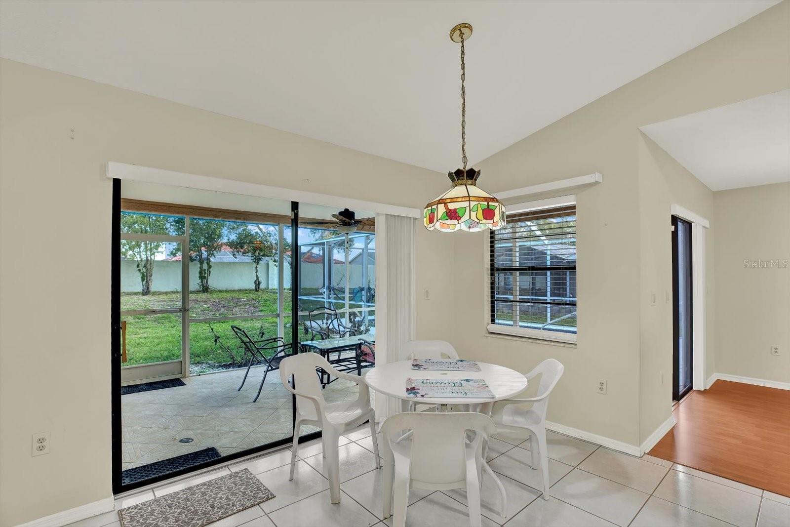 Listing photo id 7 for 1503 Overland Drive