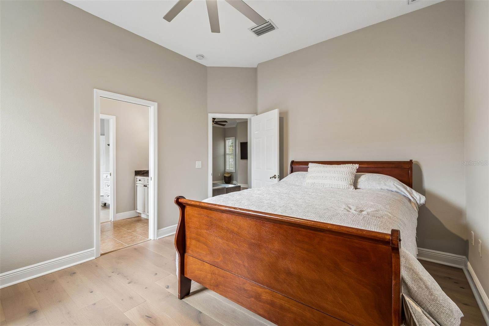 Image 44 of 100 For 10712 Pontofino Circle