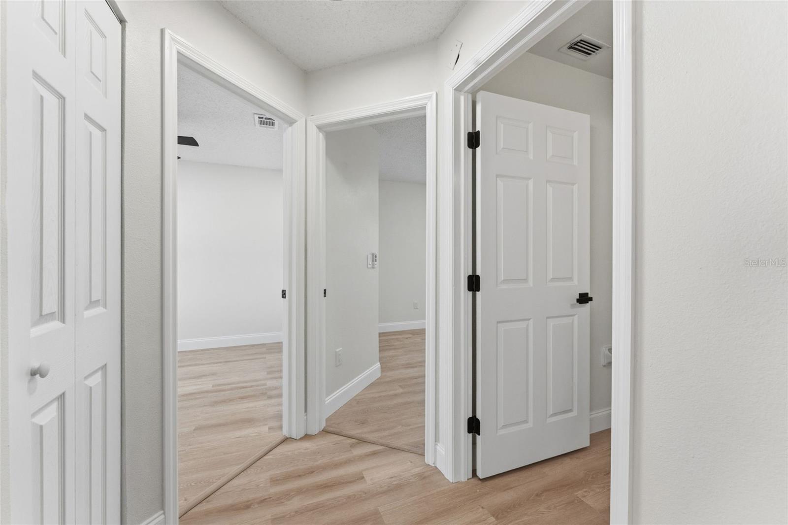 Image 21 of 44 For 5931 Taywood Drive