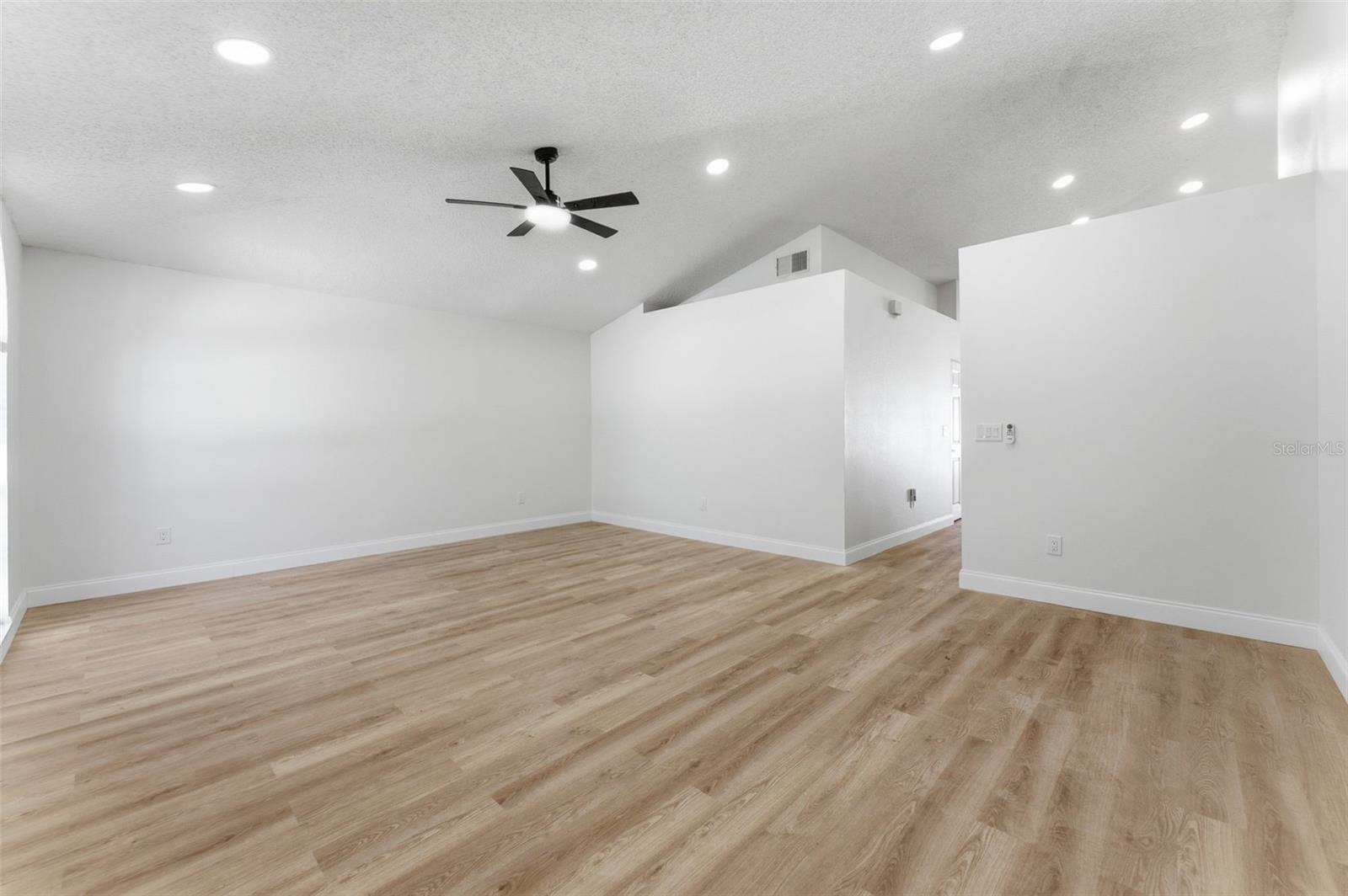 Image 4 of 44 For 5931 Taywood Drive