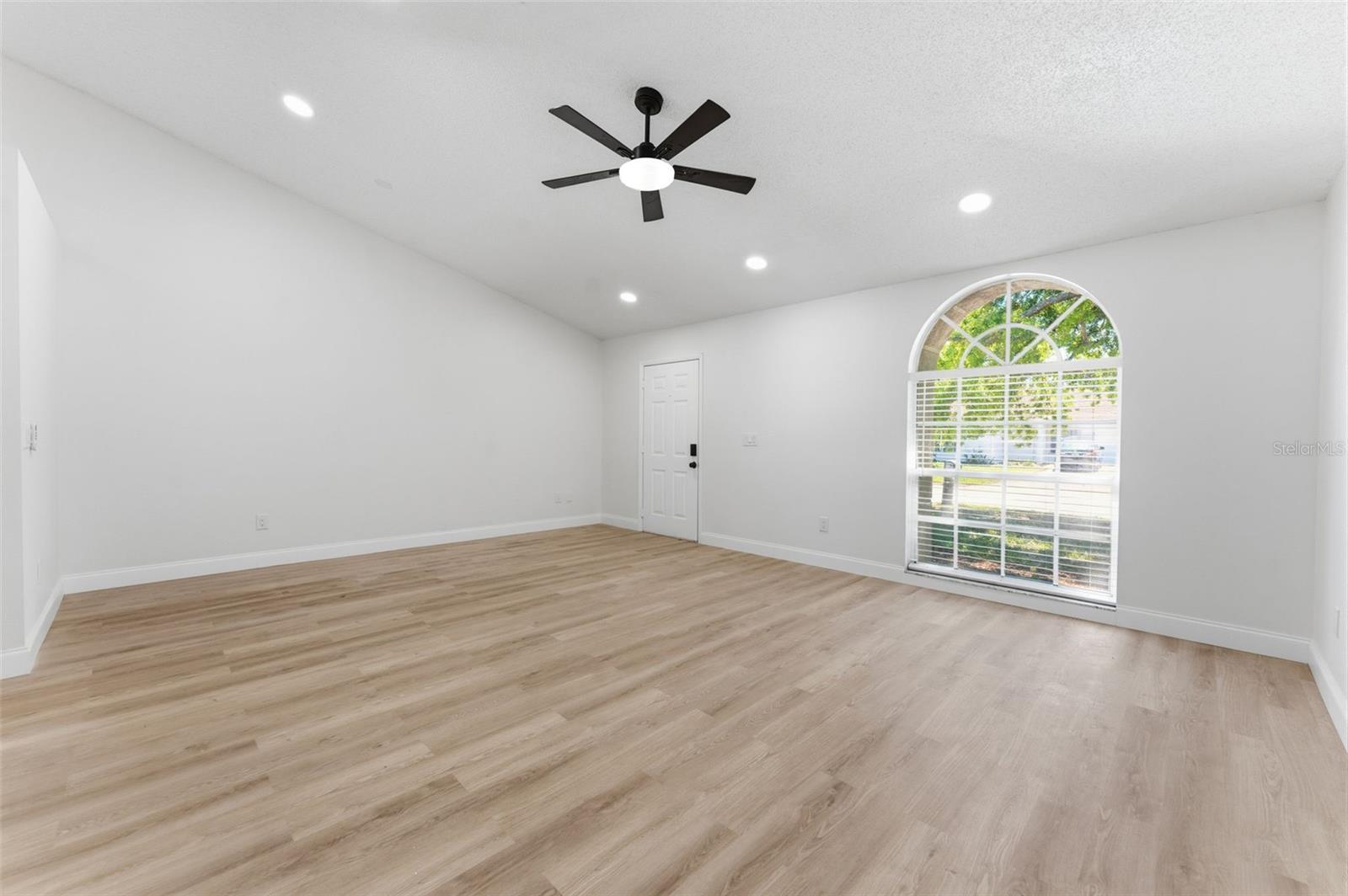 Image 6 of 44 For 5931 Taywood Drive