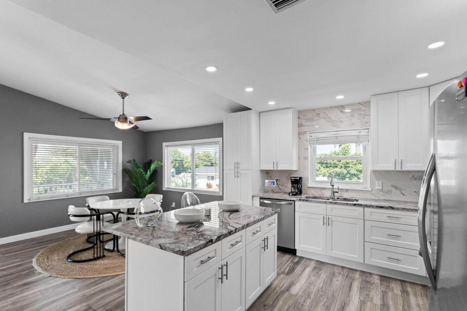 Image 10 of 39 For 3401 Manatee Drive Se