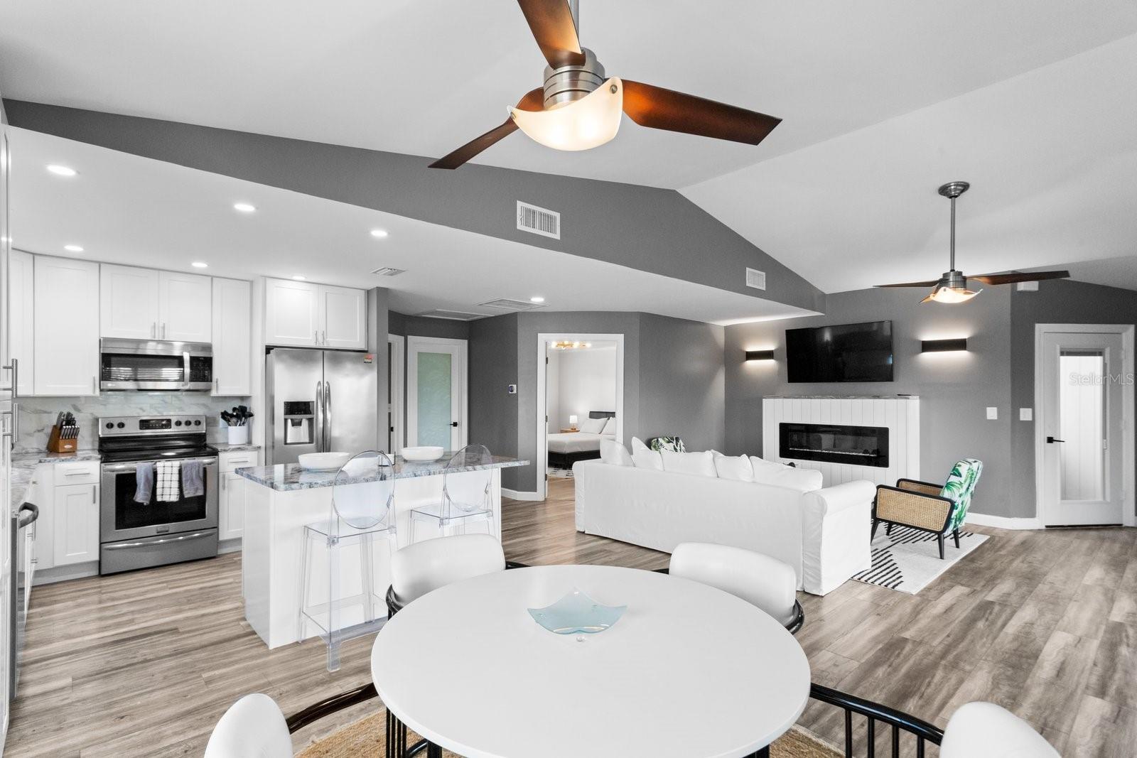 Image 12 of 39 For 3401 Manatee Drive Se